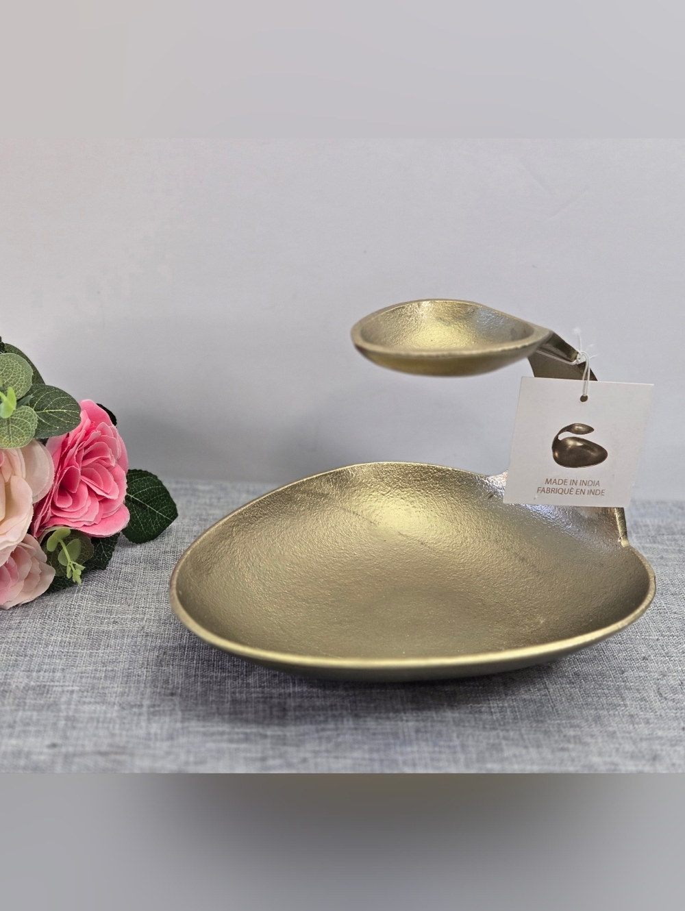 NWT Chip and Dip Serving Bowl Golden Brass Curved Centerpiece‎